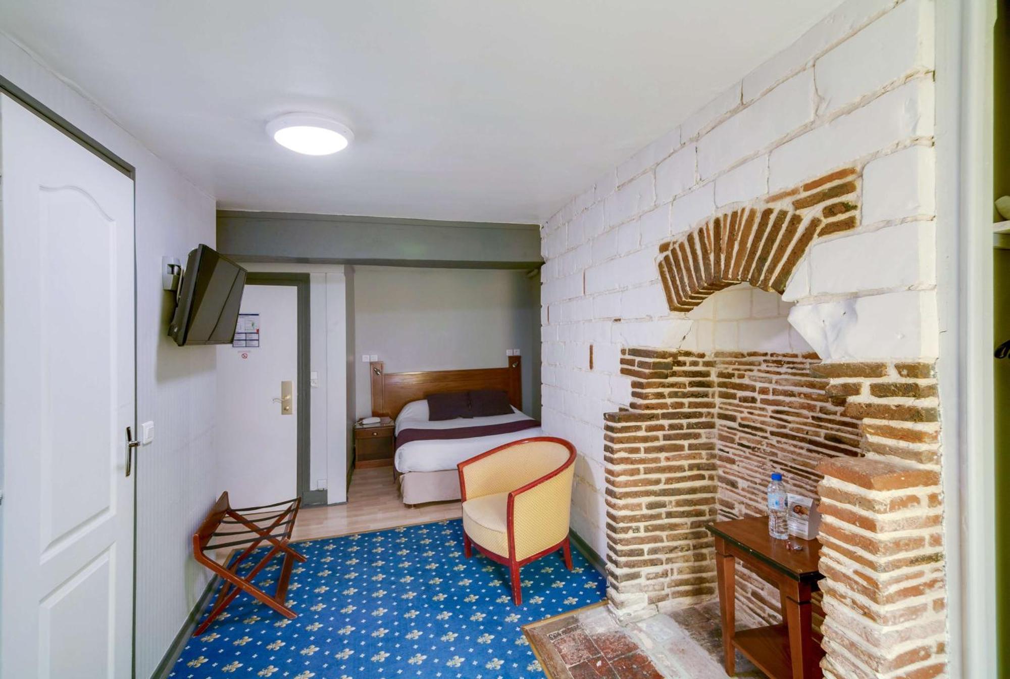 Brit Hotel Comtes De Champagne Centre Historique Troyes Buitenkant foto
