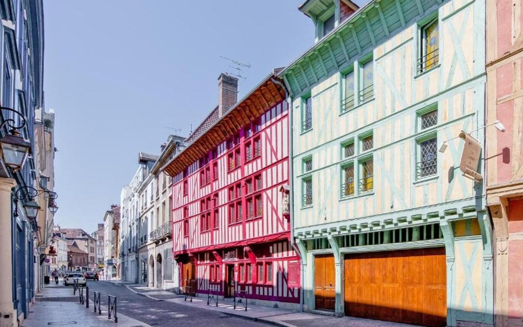 Brit Hotel Comtes De Champagne Centre Historique Troyes Buitenkant foto