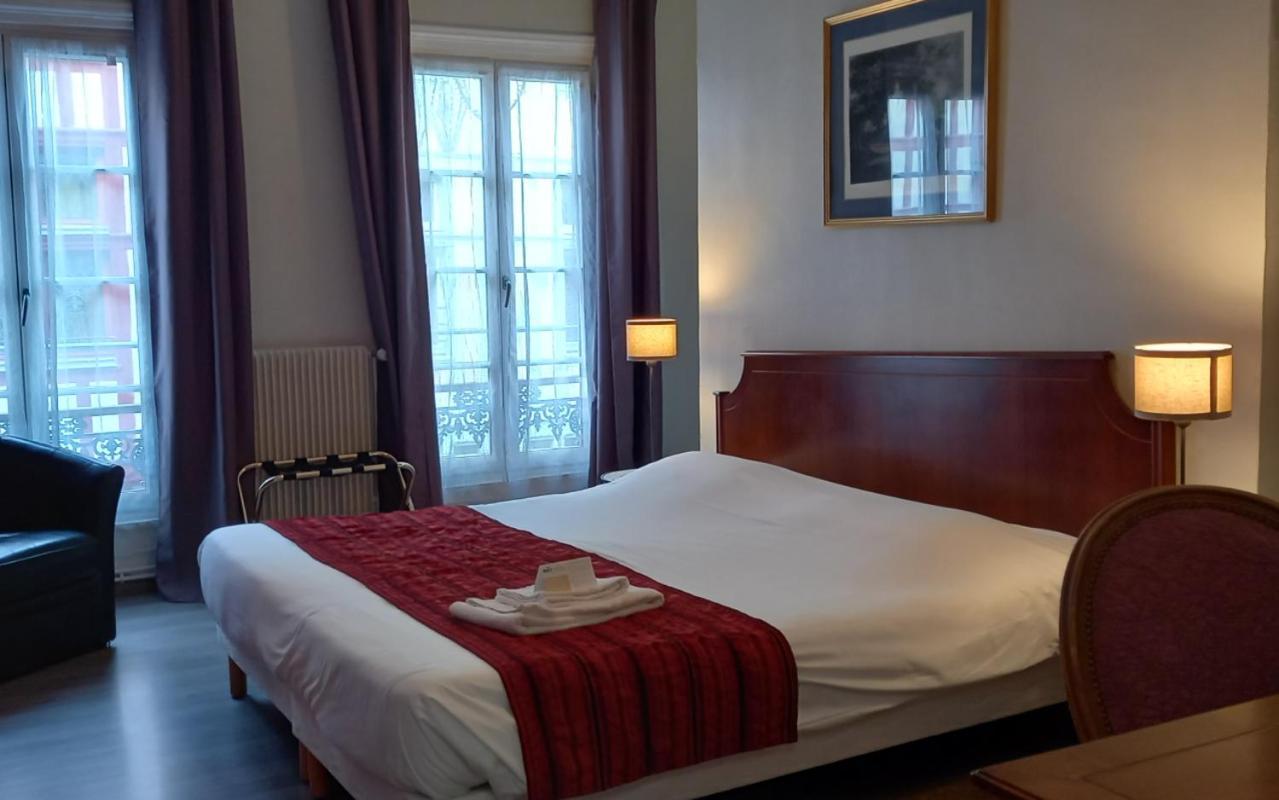 Brit Hotel Comtes De Champagne Centre Historique Troyes Buitenkant foto