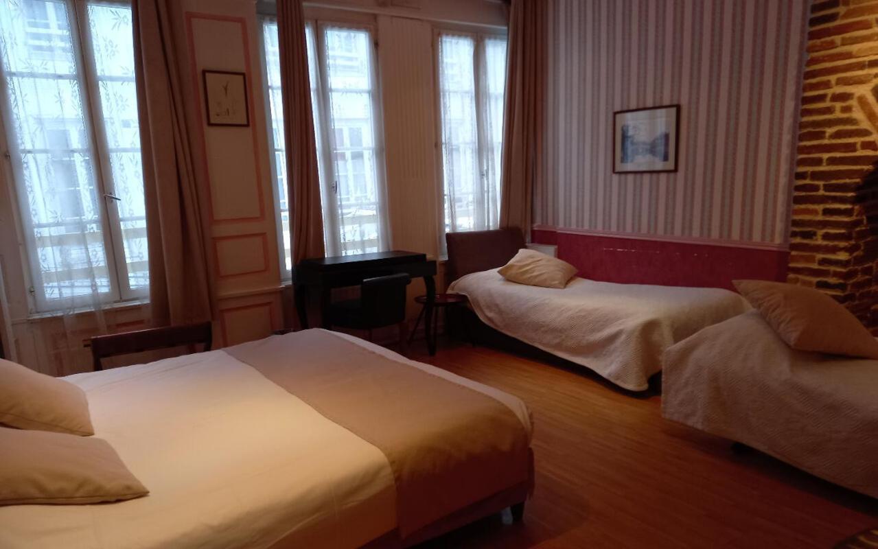 Brit Hotel Comtes De Champagne Centre Historique Troyes Buitenkant foto