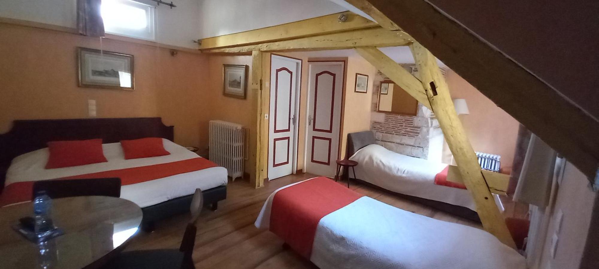 Brit Hotel Comtes De Champagne Centre Historique Troyes Buitenkant foto